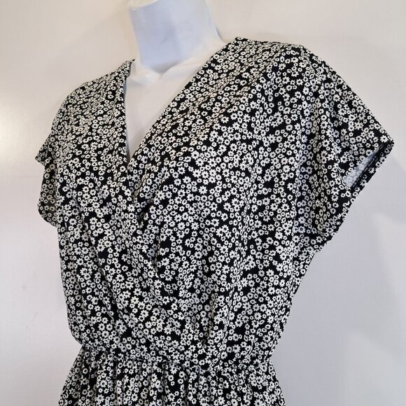 UNIQLO Floral Black and White V Neck Romper Size S - Picture 5 of 11